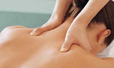 Halsspaltenmassage mit Osteochondrose