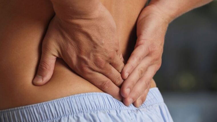 Beschwerden im unteren Rückenbereich mit lumbaler Osteochondrose.